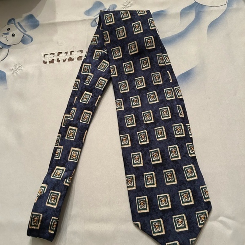 Disney Store Tigger Portrait Winnie the Pooh Blue 100% Silk Classic Neck Tie